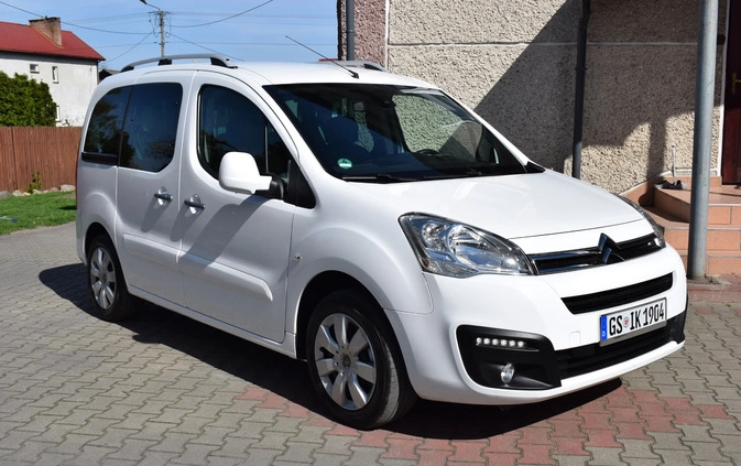 Citroen Berlingo cena 42500 przebieg: 165000, rok produkcji 2017 z Bełżyce małe 497